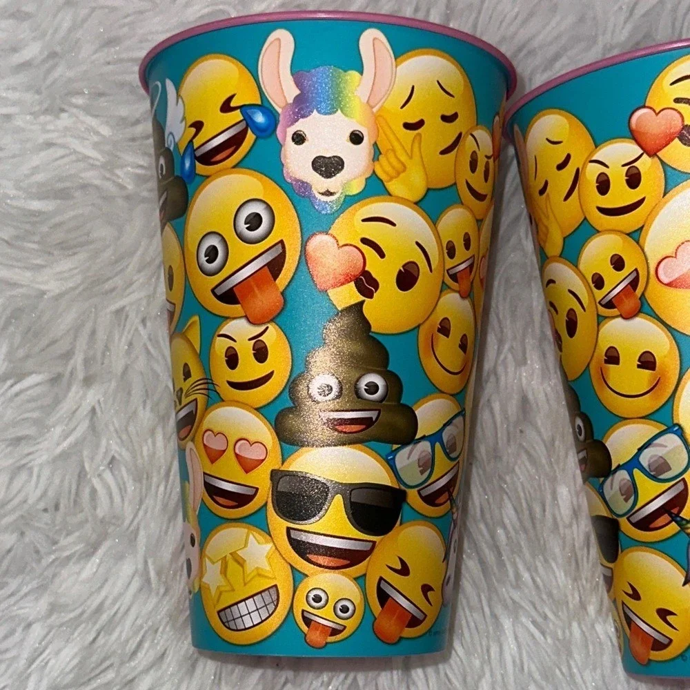 Emoji Party Supplies Set 32ct Paper Plates and 4 Reusable Plastic Tumblers